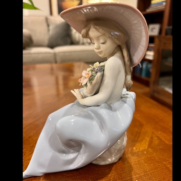 Lladro 5862 Fragrant Bouquet - retired piece- New Condition. - Picture 5 of 8